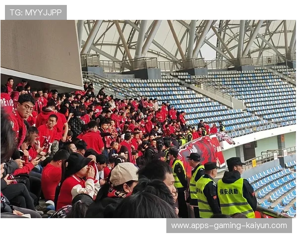 成都蓉城外线出手果断,险些完成精彩一击