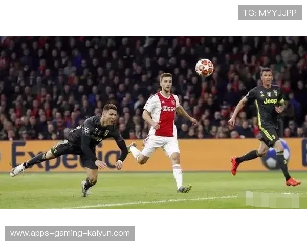 阿贾克斯前场无球跑动极具穿透力：解码速度与空间的艺术