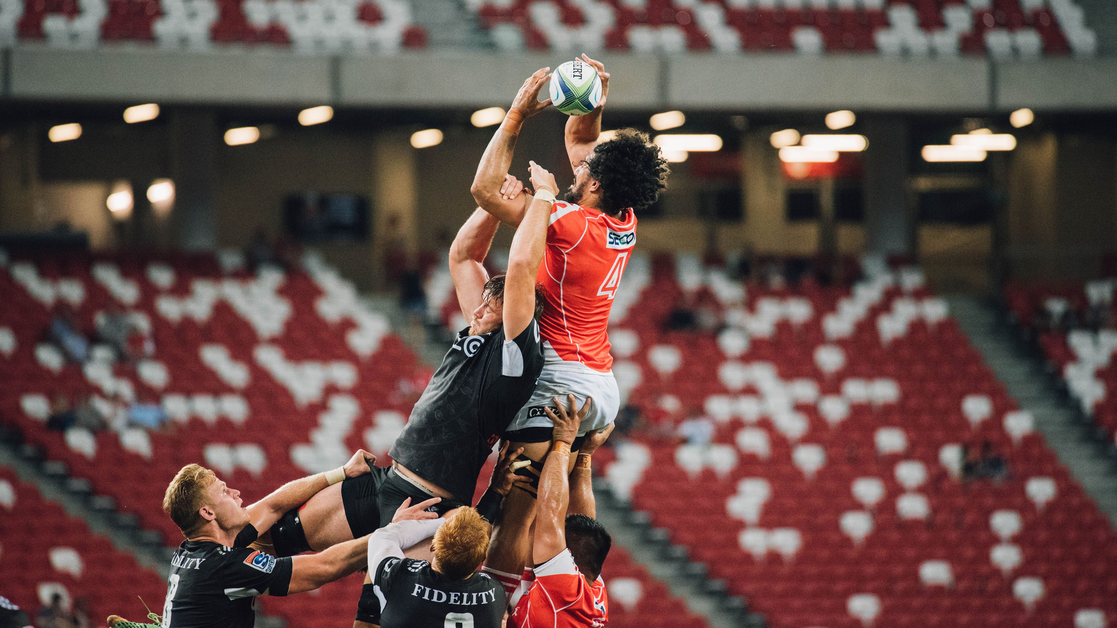 滑雪青年选手表现亮眼，滑雪职业选手